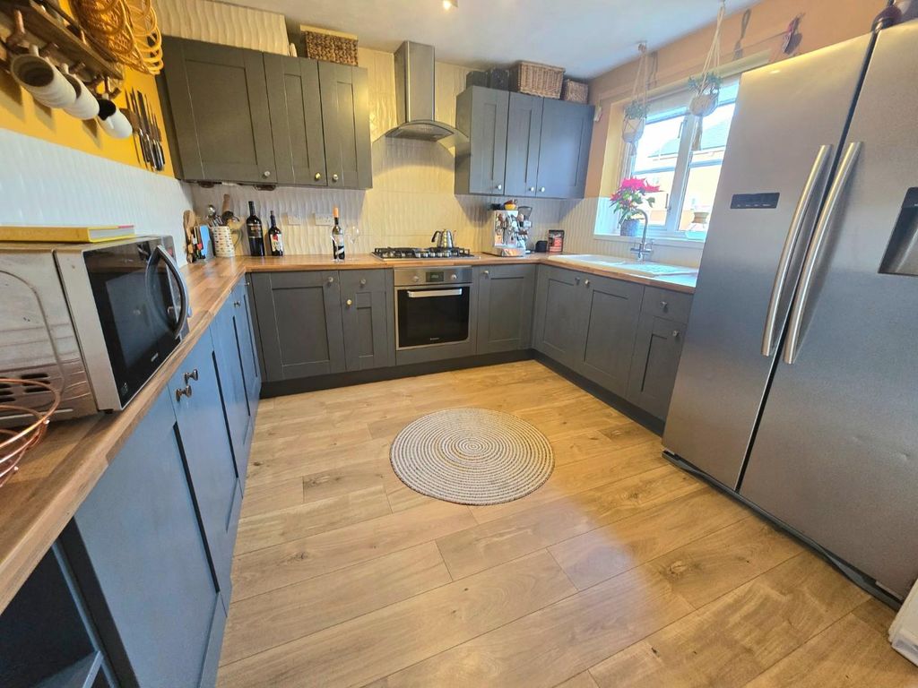 Property photo 3 of 28 Kitchen 1