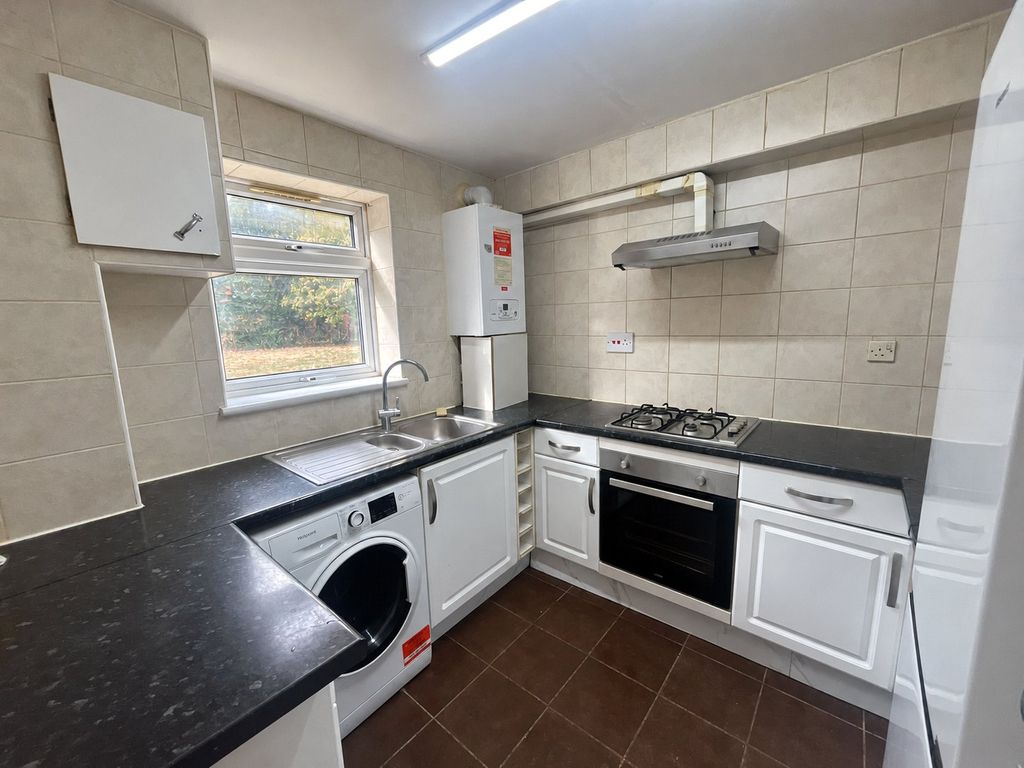Property photo 3 of 6 Kitchen