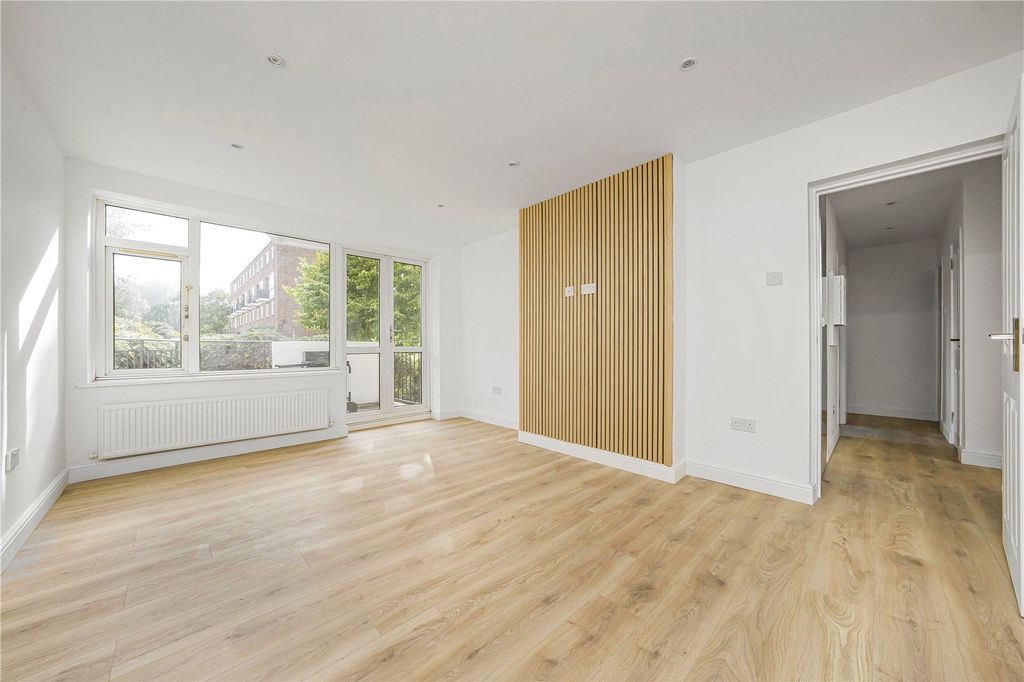 Property photo 3 of 12 Picture No. 02