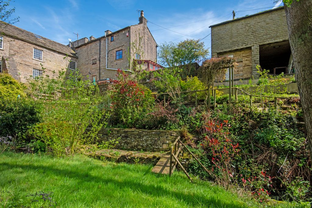 Property photo 3 of 36