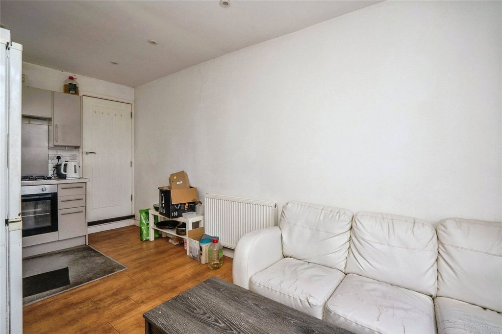 Property photo 2 of 17 Picture No. 15