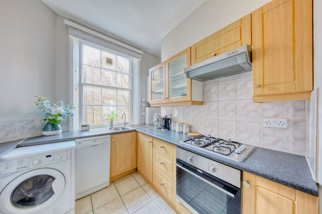 Property photo 3 of 7 Kitchen 1