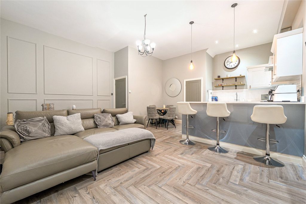 Property photo 2 of 24 Picture No. 12