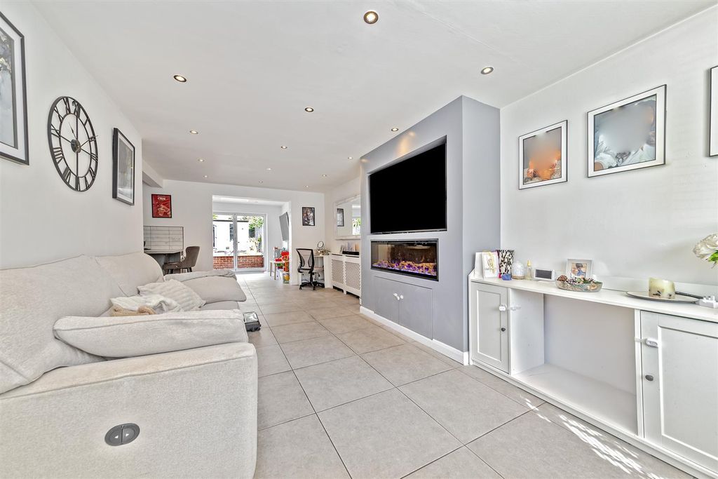 Property photo 3 of 19 46Claremont-43.Jpg