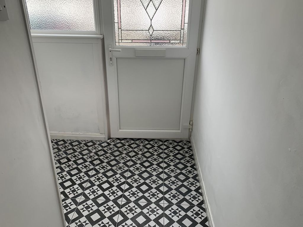 Property photo 2 of 14 Hallway