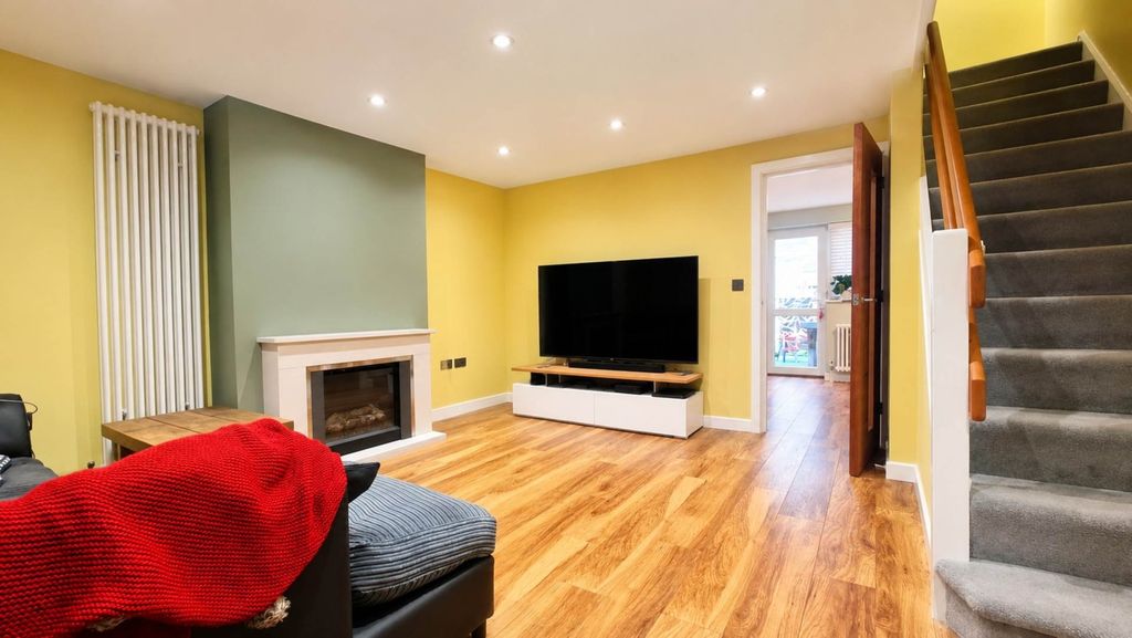 Property photo 2 of 12