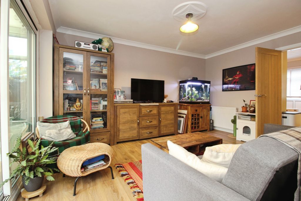 Property photo 1 of 15 Lounge