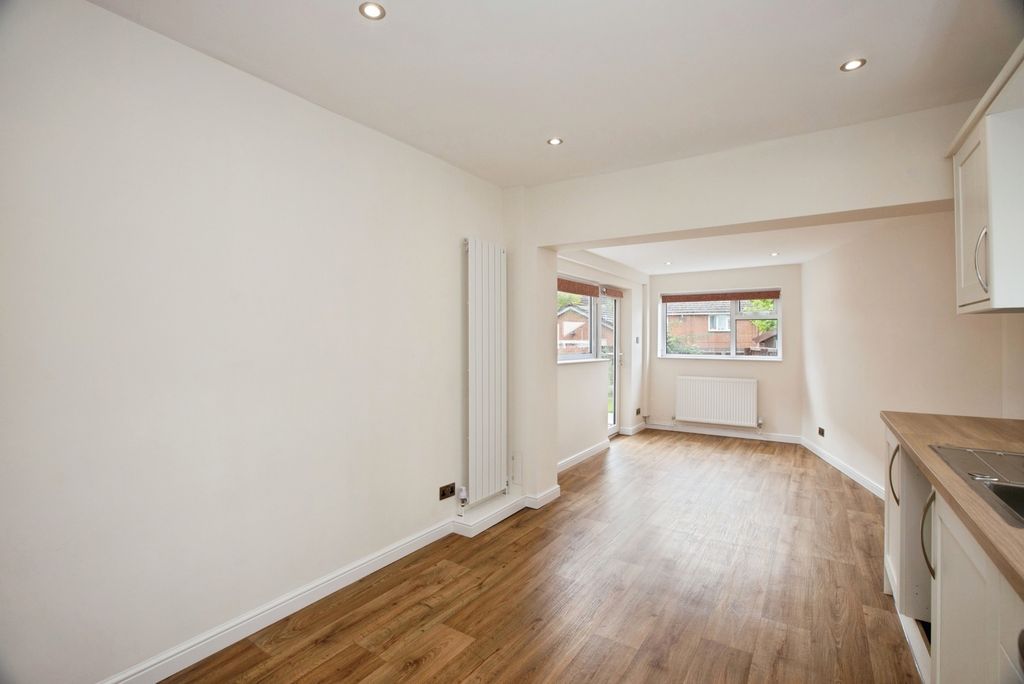 Property photo 3 of 18 Dining Kitchen