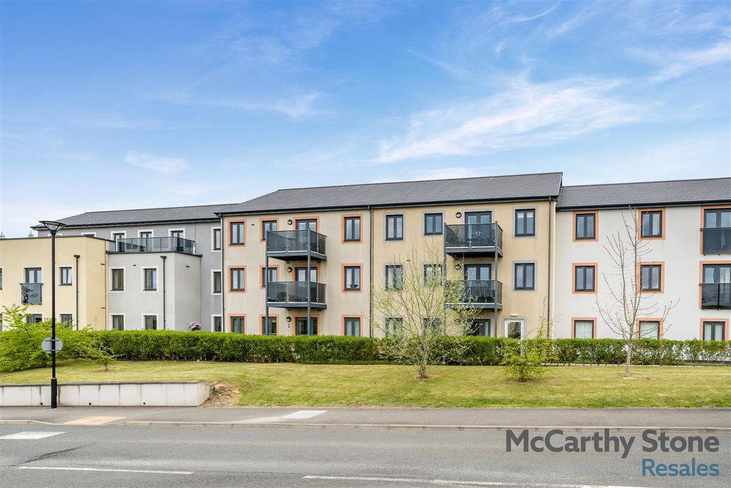 Property photo 1 of 34 8644400-Exterior08.Jpg