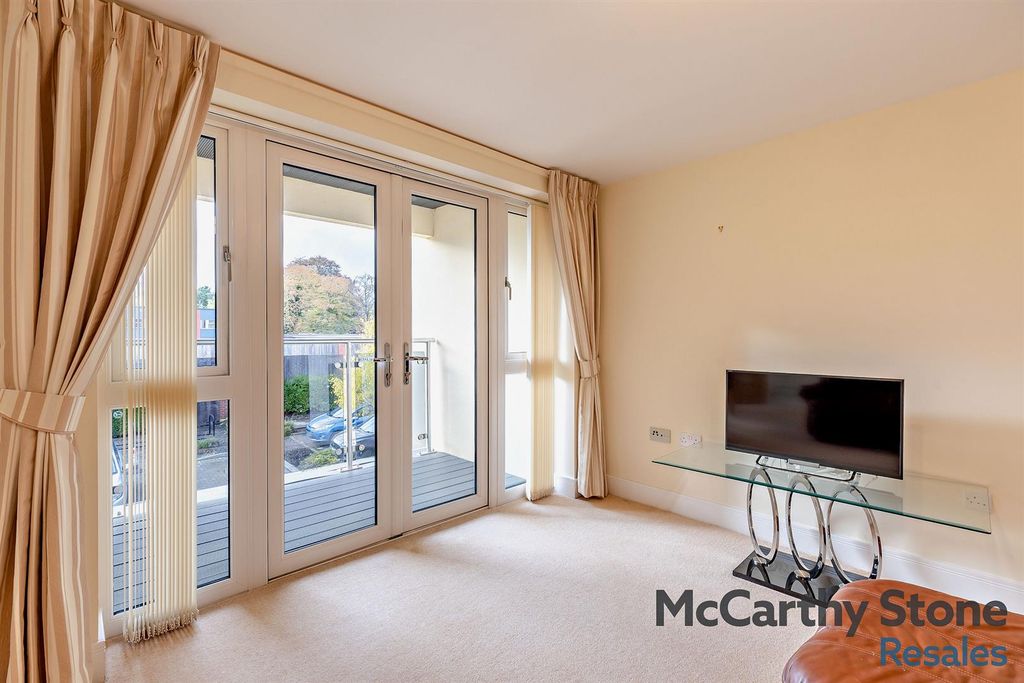 Property photo 3 of 15 Lounge