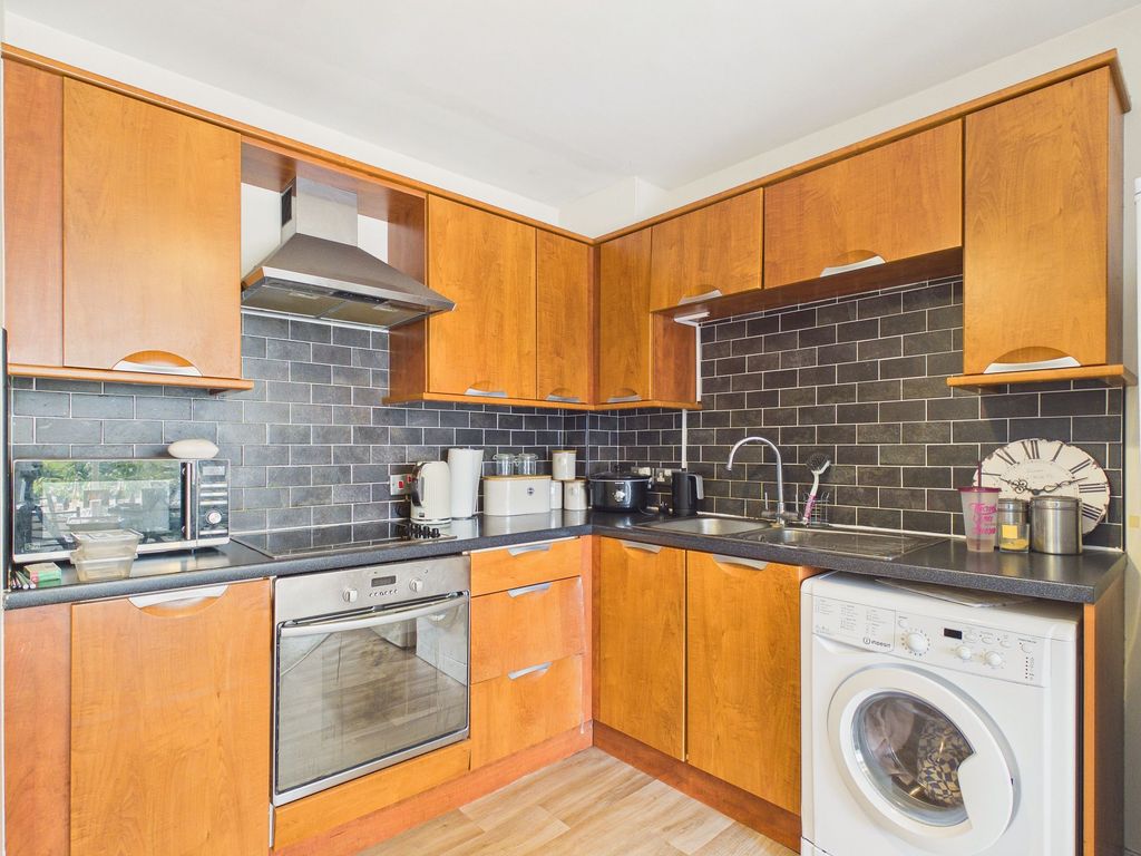 Property photo 2 of 9 Kitchen