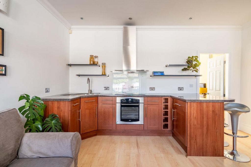Property photo 3 of 14 Barbican Road-3.Jpg