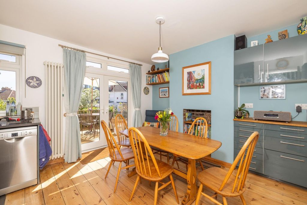 Property photo 3 of 32 Char6697-Hdr.Jpg