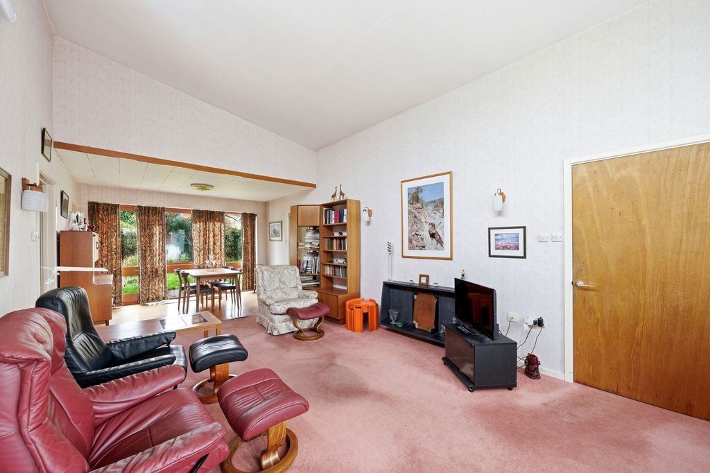 Property photo 2 of 25