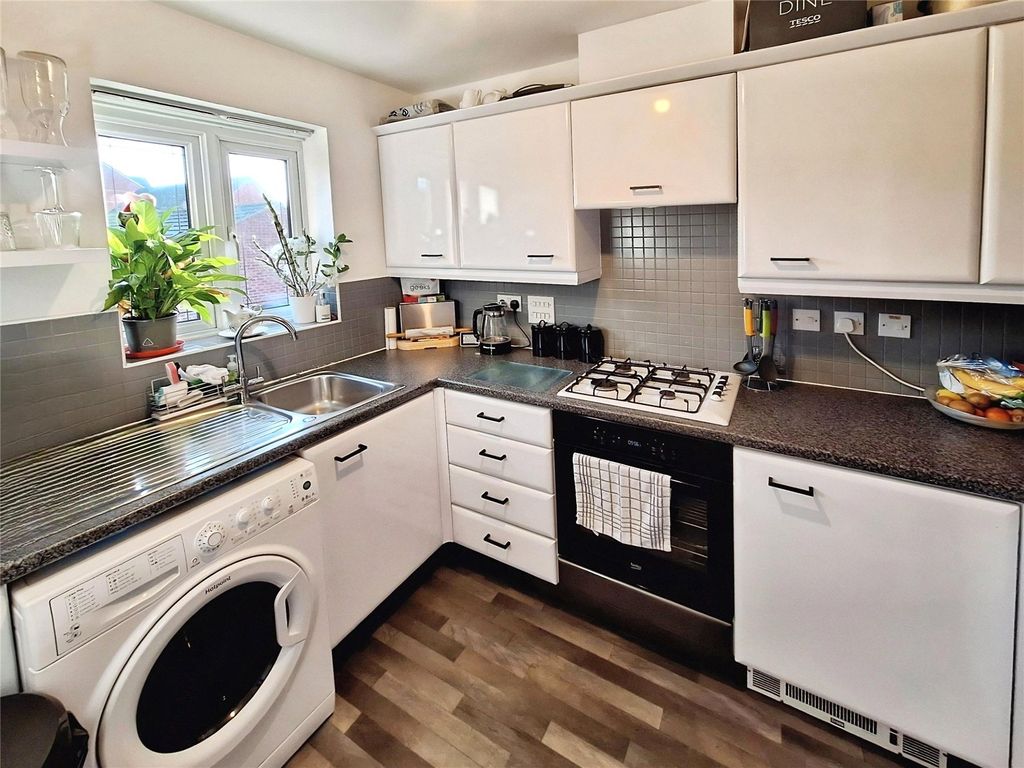 Property photo 3 of 12 Kitchen