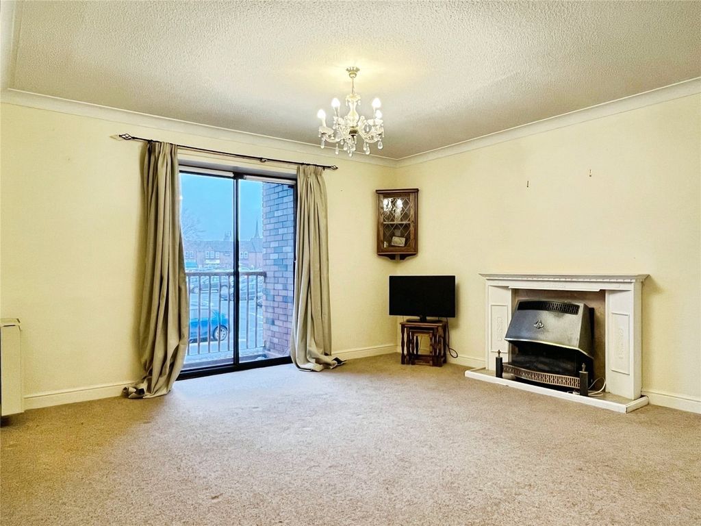 Property photo 2 of 10 Living Room