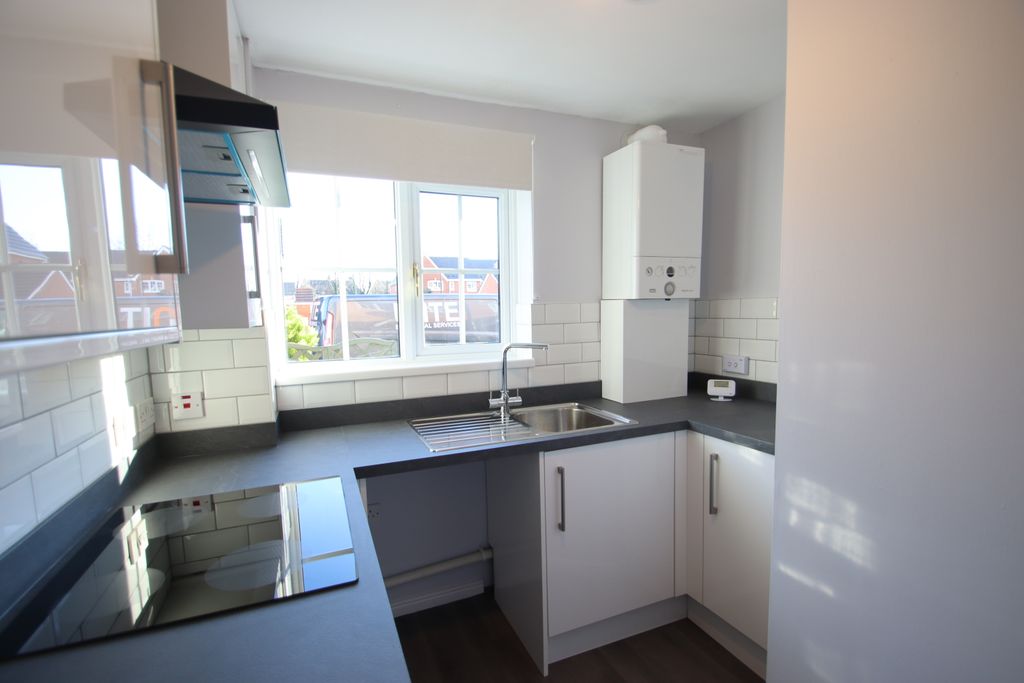 Property photo 3 of 9 Kitchen