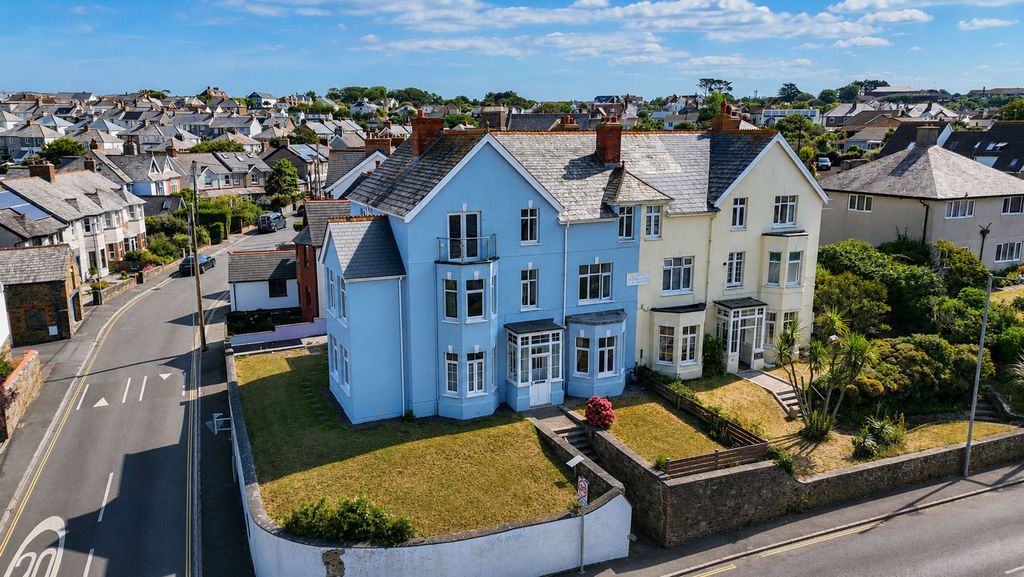 3 bed flat for saleBencoolen Road, Roseveare EX23