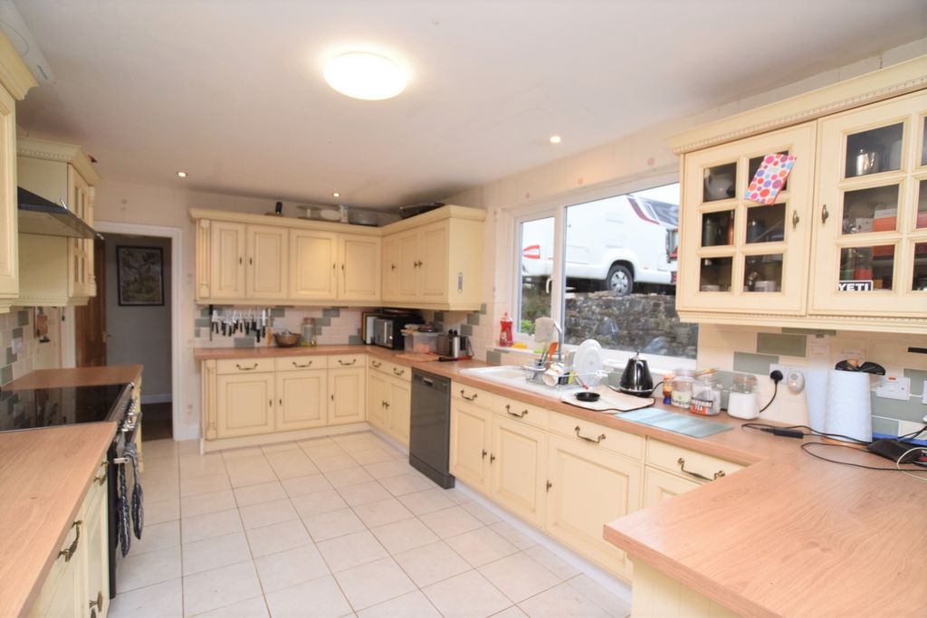 Property photo 2 of 39