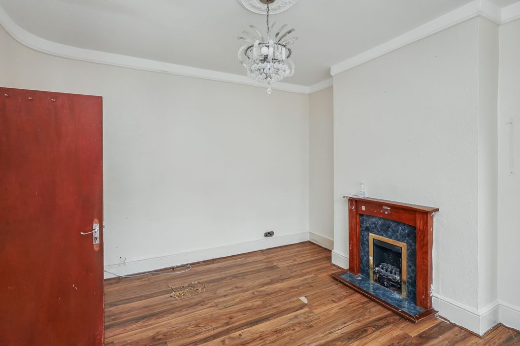Property photo 3 of 18 Flat A &amp; Flat B, 109 Tottenhall Road, Palmers Green, London N13 6Ja