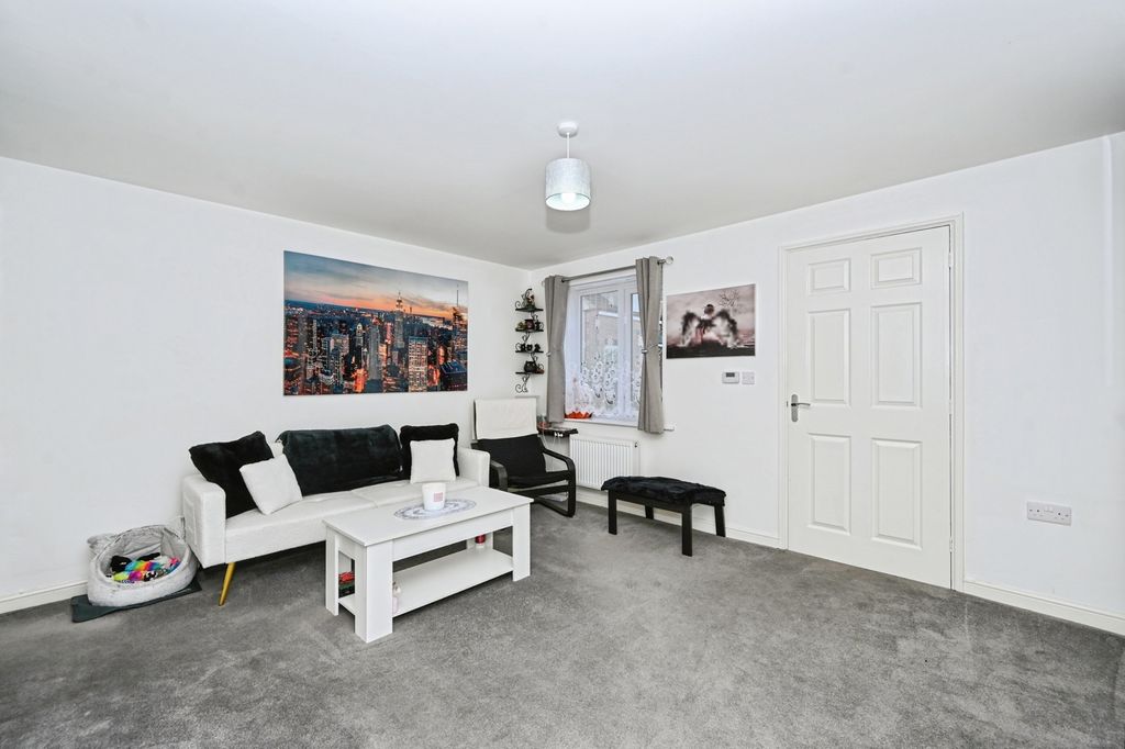 Property photo 2 of 17 Photo