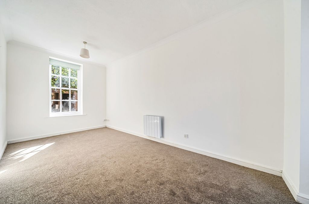 Property photo 3 of 11 1350301-17-68Bea4...