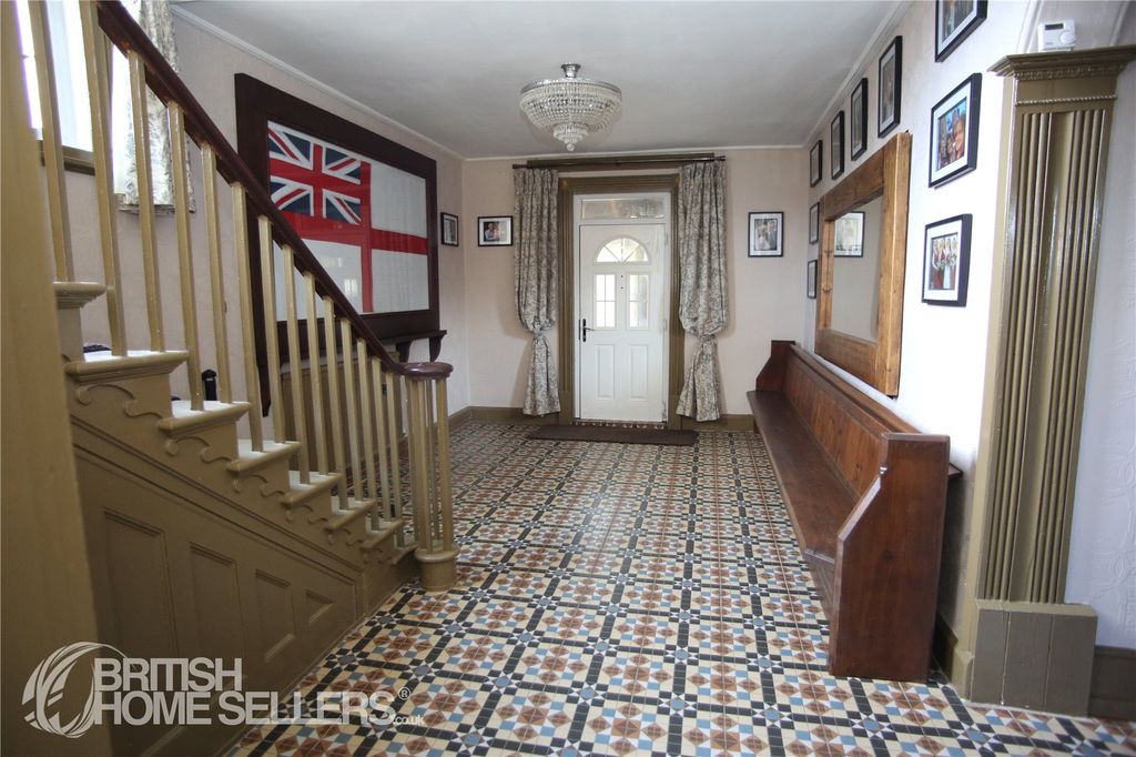 Property photo 2 of 33 Picture No. 51