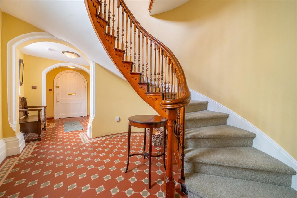 Property photo 2 of 22