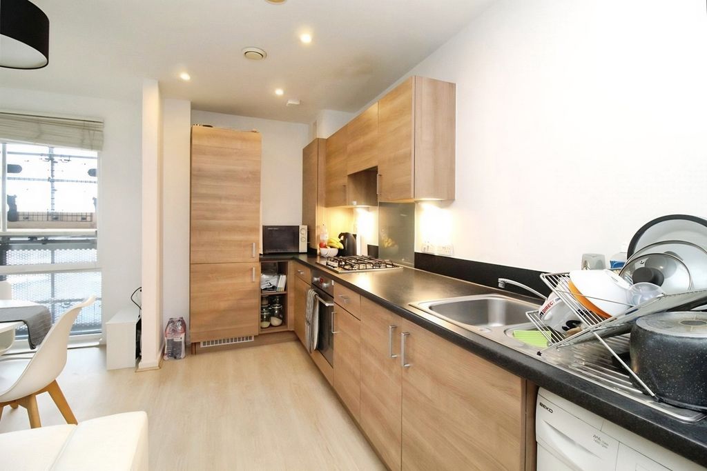 Property photo 3 of 8 Kitchen