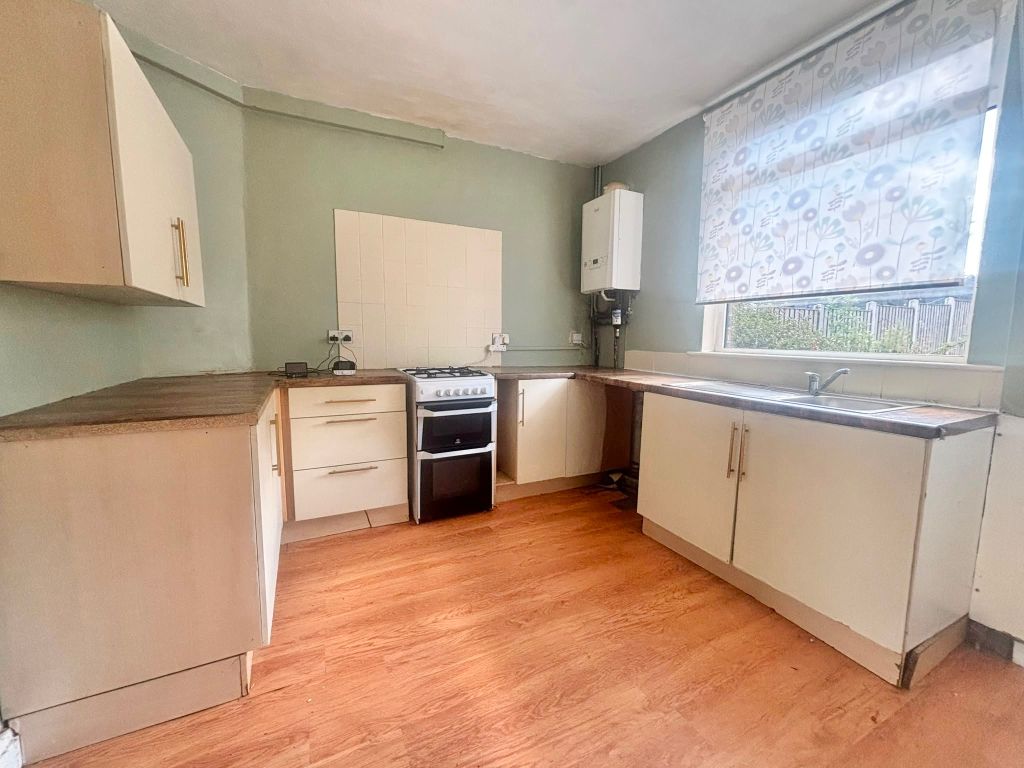 Property photo 3 of 8 Kitchen