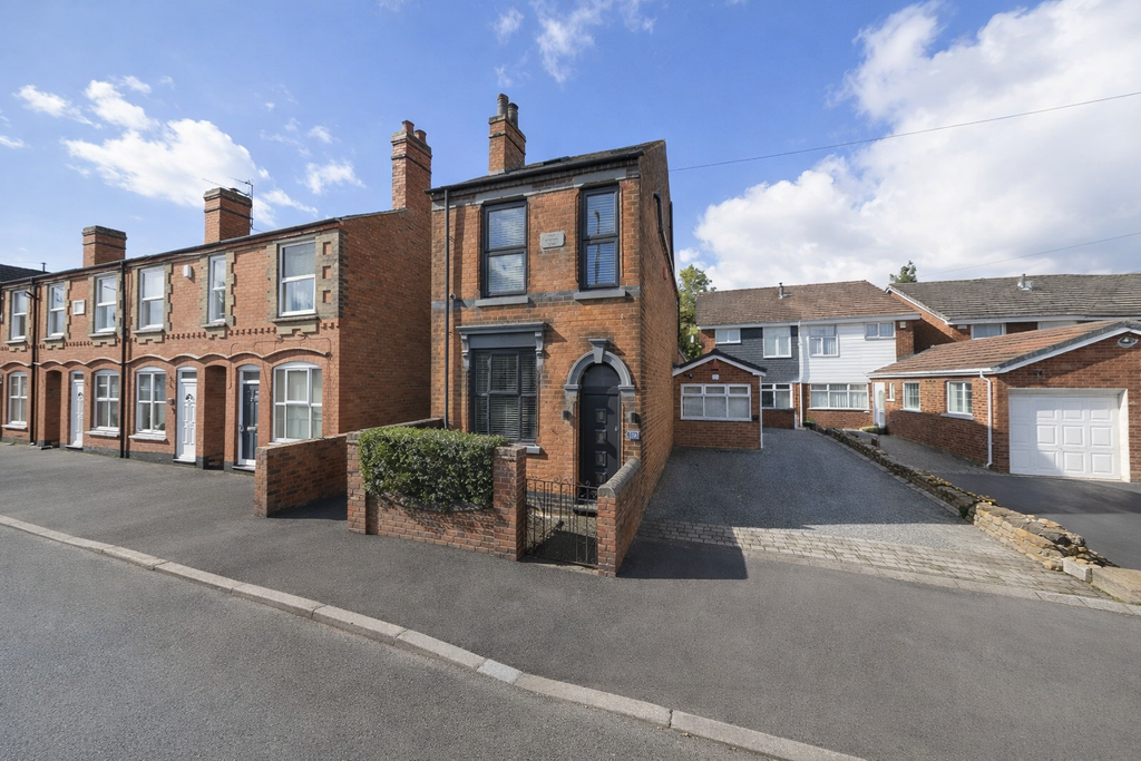 Property photo 2 of 23