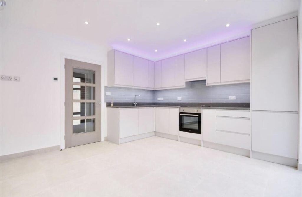 Property photo 3 of 22 Kitchen