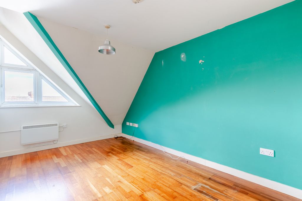 Property photo 2 of 9 A7404792-Hdr-5