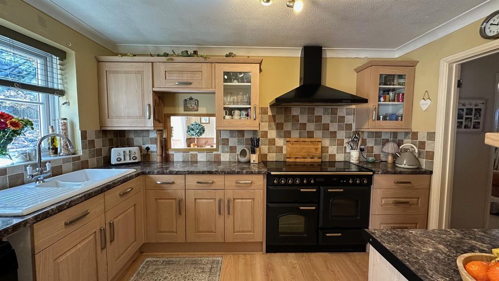 Property photo 2 of 30