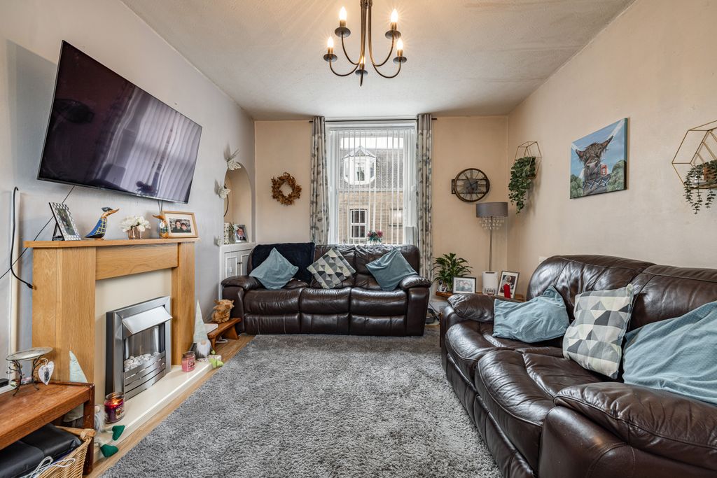 Property photo 2 of 37