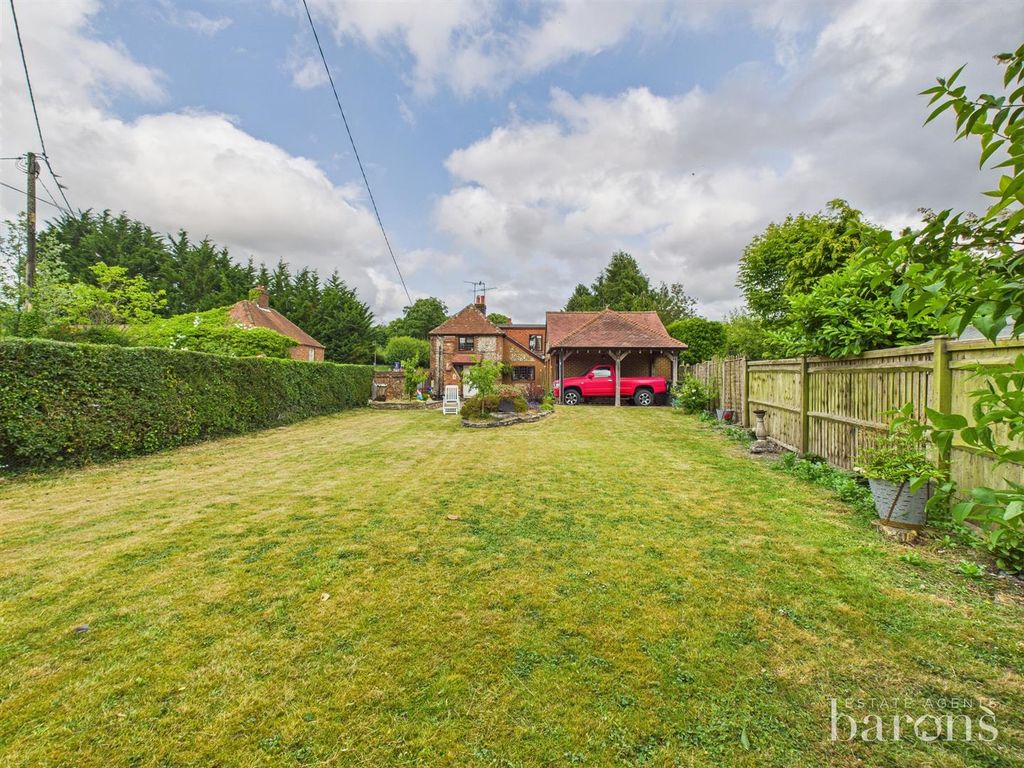 Property photo 2 of 40 Cam05005G0-Pr0092-Still038.Jpg