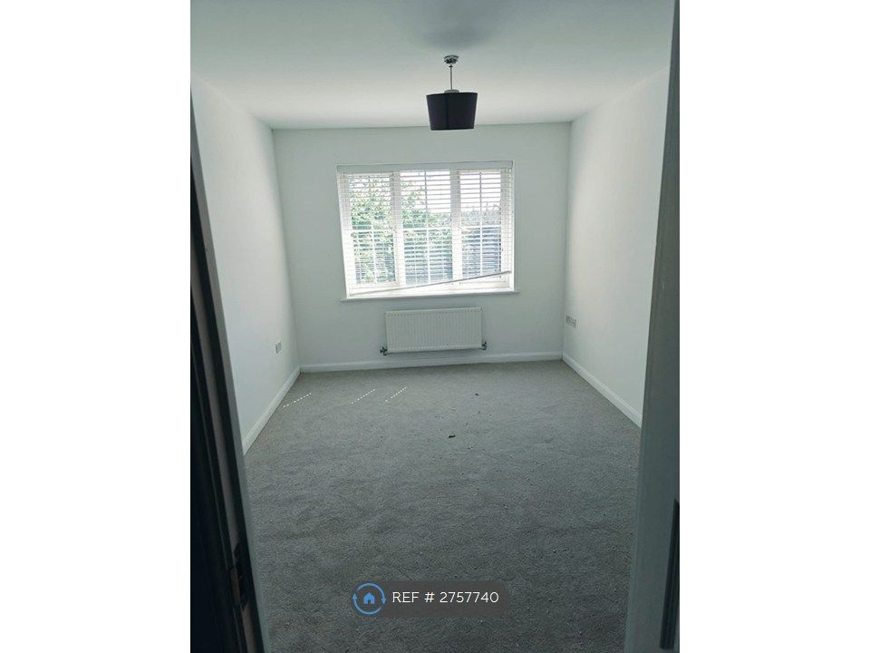 Property photo 3 of 9 Master Bedroom