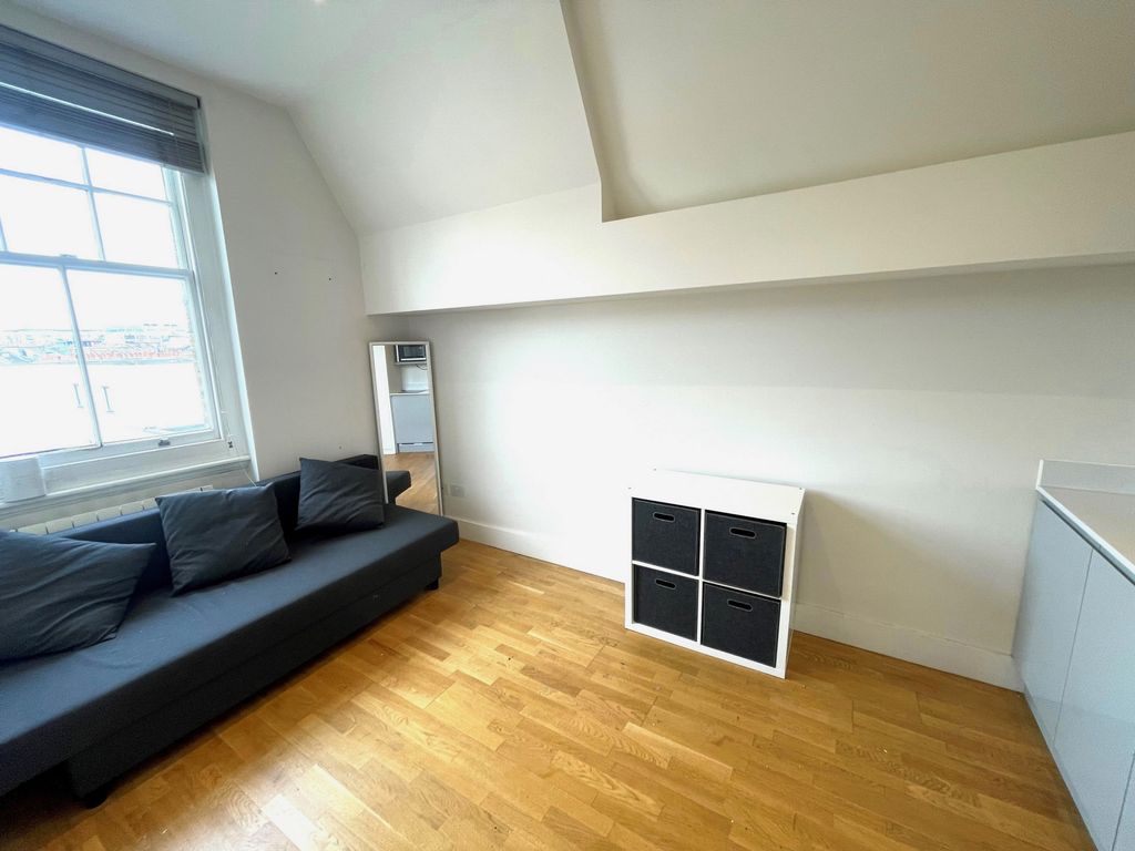 Property photo 2 of 6 Photo 5