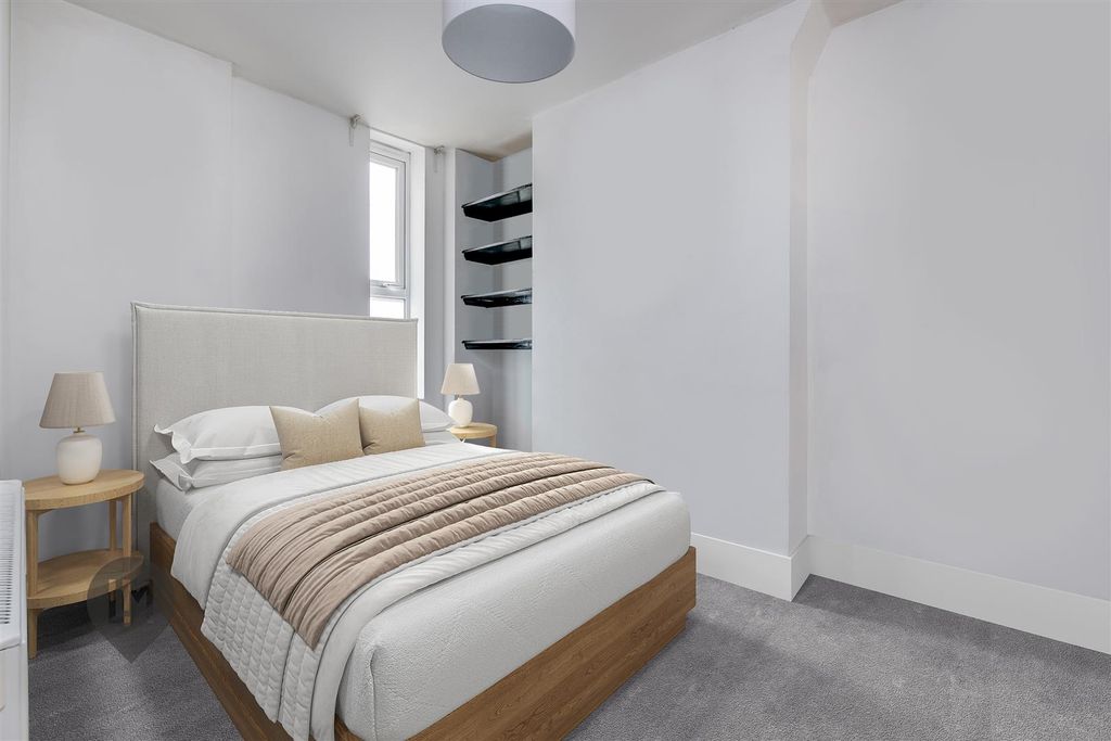 Property photo 1 of 7 Bedroom