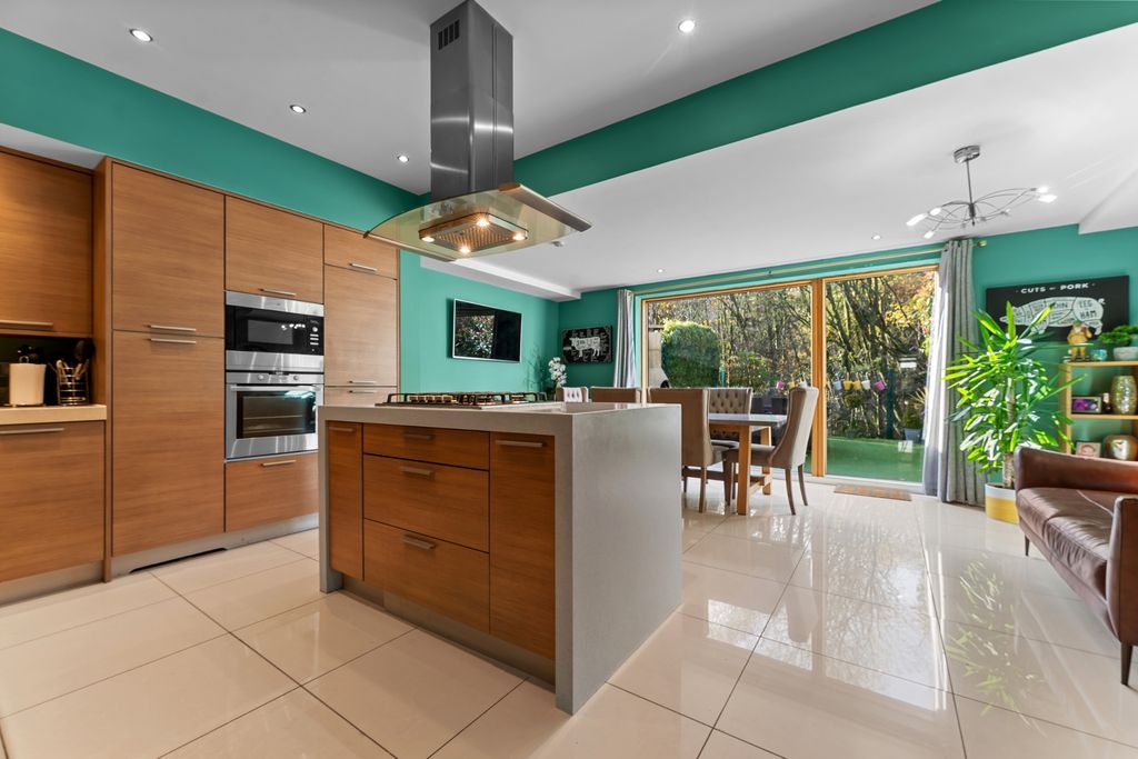 Property photo 3 of 63 Photograph 61