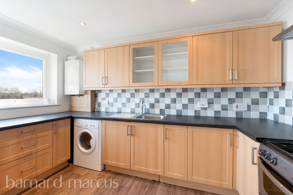 Property photo 2 of 6 Kitchen