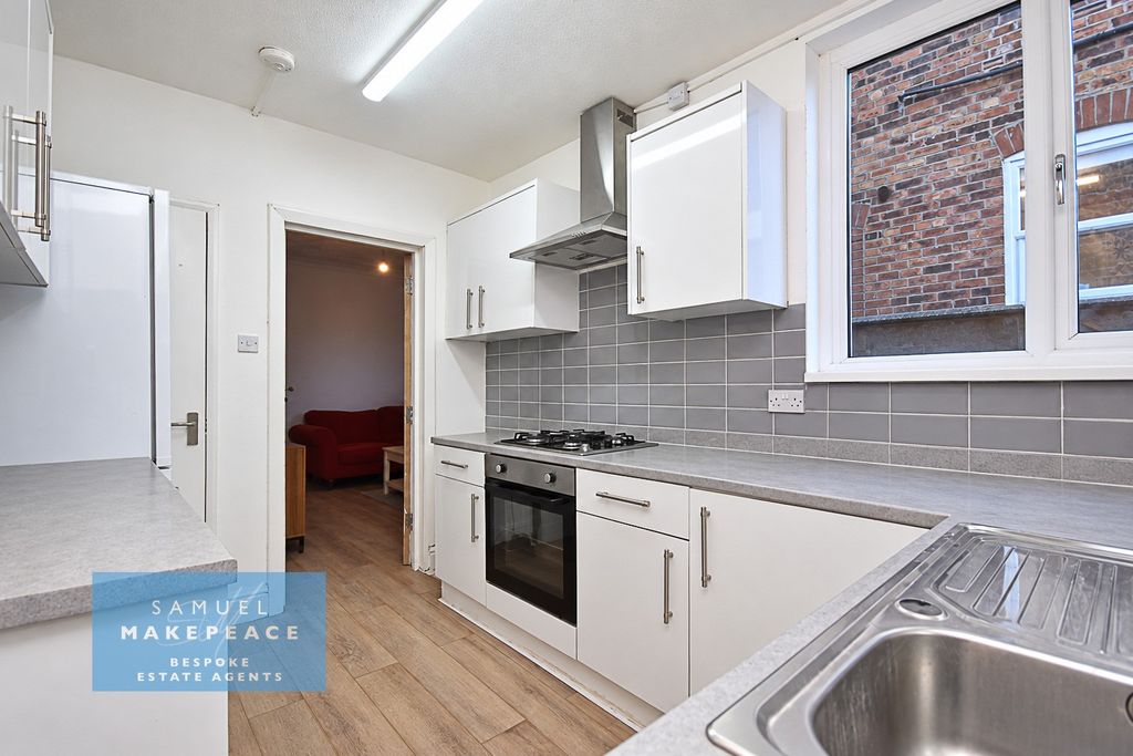 Property photo 3 of 19 1Ef0E68F-3B74-4096-Ad90-80407Fb03168