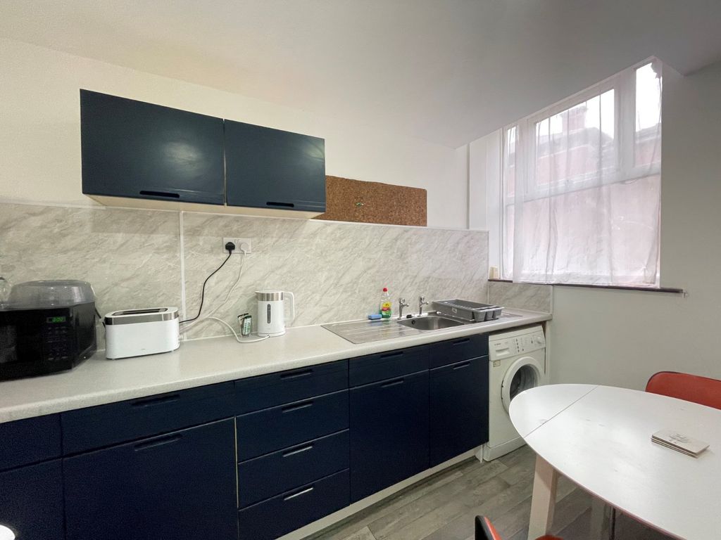 Property photo 2 of 7 Picture No. 13