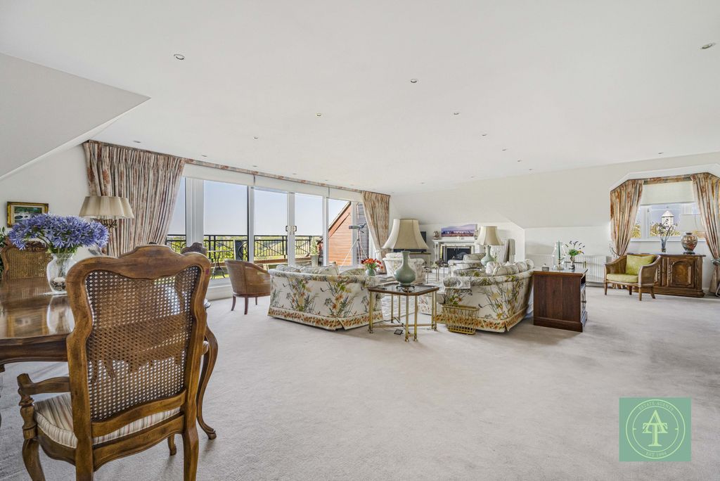 Property photo 3 of 40 Gallery