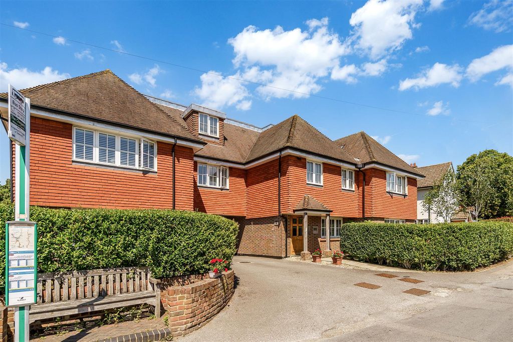Property photo 1 of 25 Chequers Lane, Crown House, Flat 5 (14).Jpg