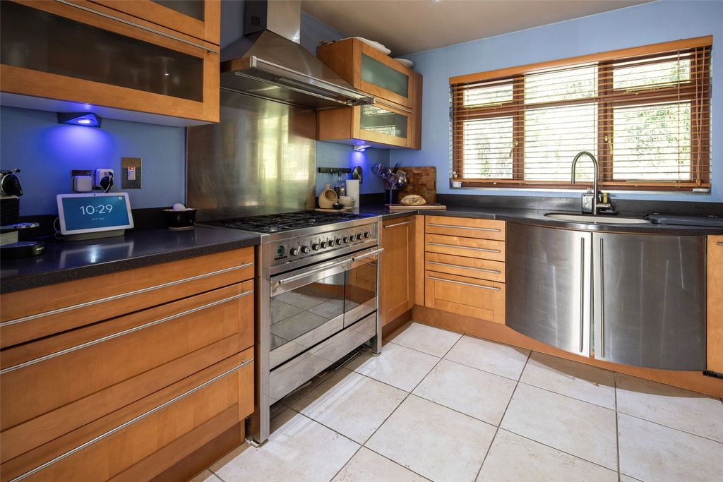 Property photo 3 of 17 Kitchen