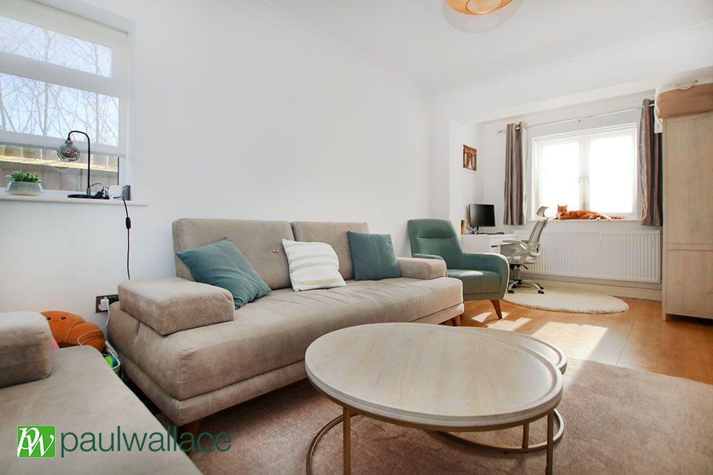 Property photo 3 of 10 Lounge