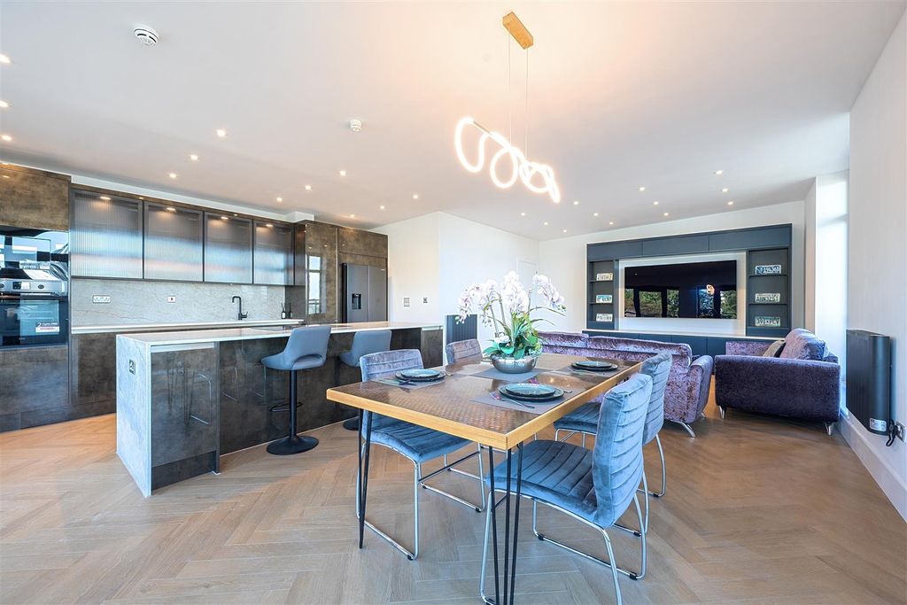 Property photo 2 of 20 Kitchen/Reception Room