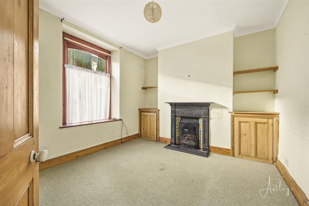 Property photo 2 of 21 Lounge