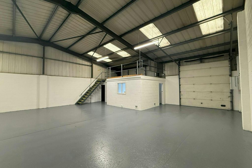 Property photo 2 of 4 21 Horcott Int 3.Jpg